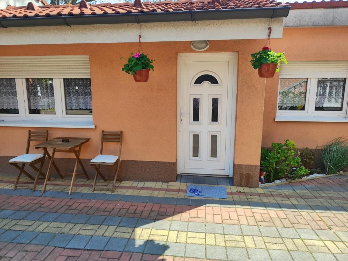 Domov Carlotka Apartment Bratislava Bagian luar foto