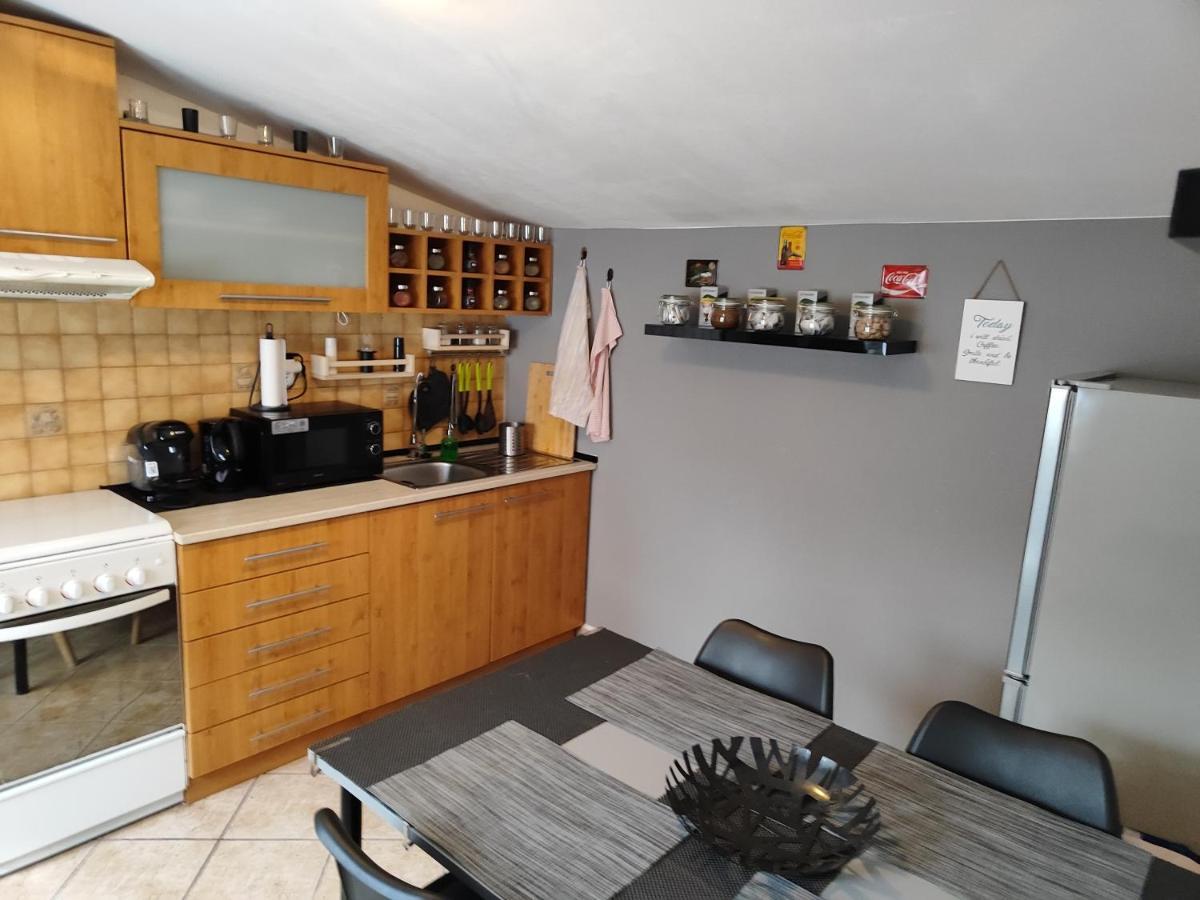 Domov Carlotka Apartment Bratislava Bagian luar foto